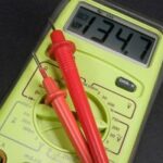 Como medir voltaje con multimetro